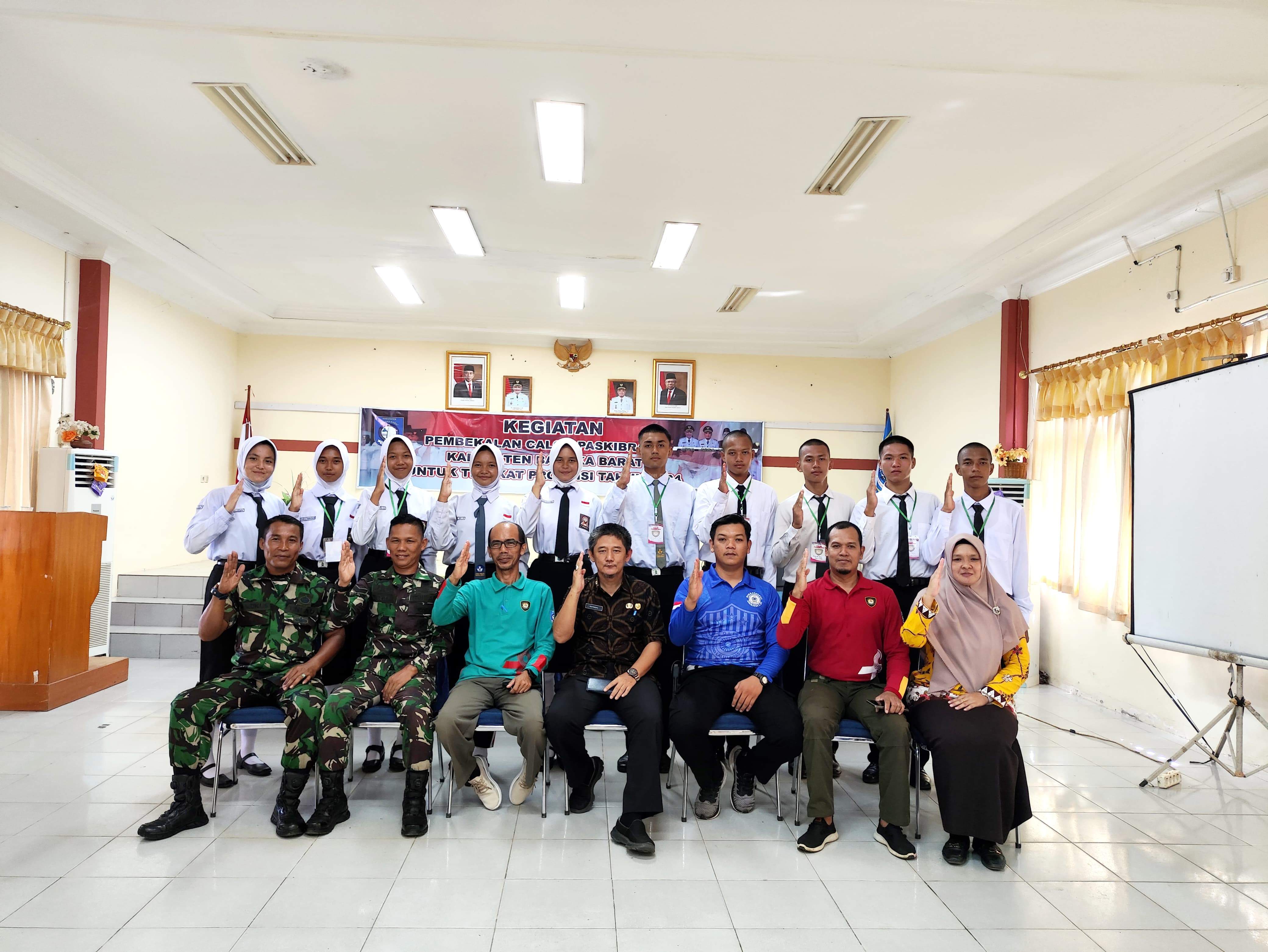 PEMBEKALAN CAPASKIBRAKA UNTUK TINGKAT PROVINSI SELESAI, H. SAFRIZAL PESANKAN CAPASKIBRAKA UNTUK TERUS BERLATIH