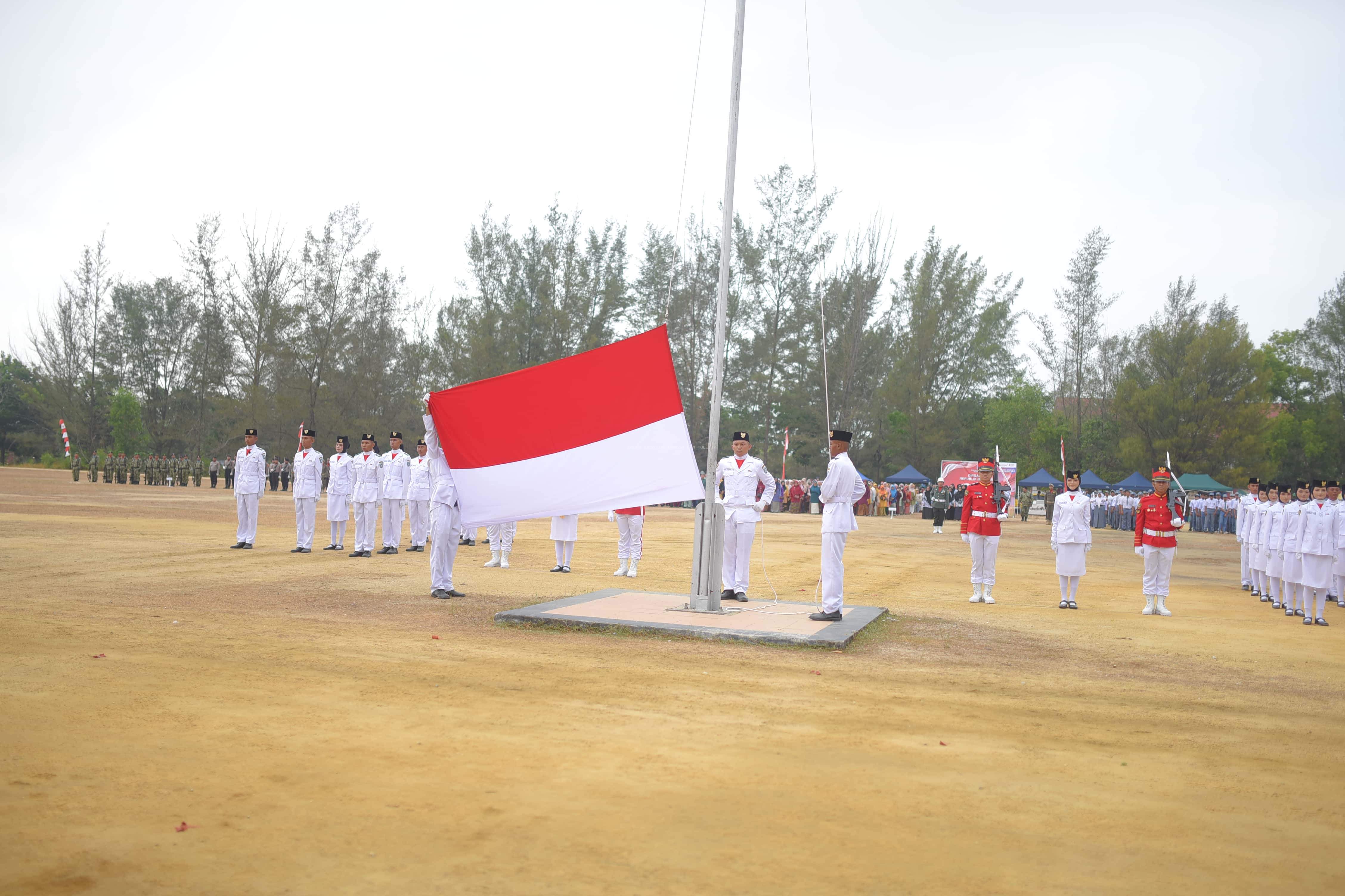 UPACARA PENAIKAN DAN PENURUNAN DI BANGKA BARAT SUKSES, INI PASKIBRAKA YANG BERTUGAS SEBAGAI DANTON, PENGIBAR DAN PEMBAWA BAKI